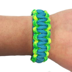 Two color cobra weave paracord bracelet final product